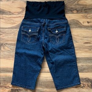 Bella Vida Maternity Bermuda Denim Shorts Size Medium Stretch Over Belly Panel